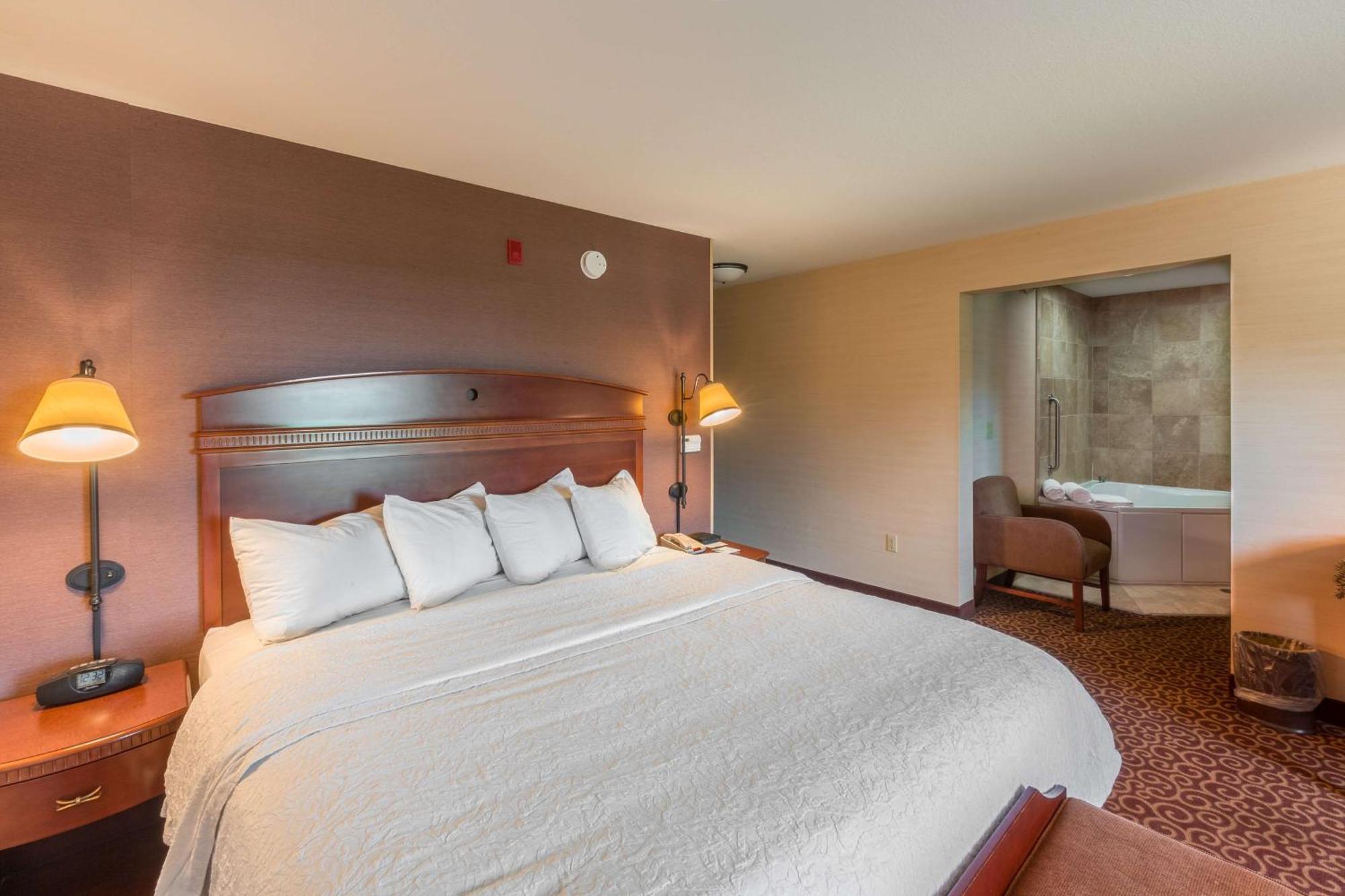 Hampton Inn Goshen Exterior photo